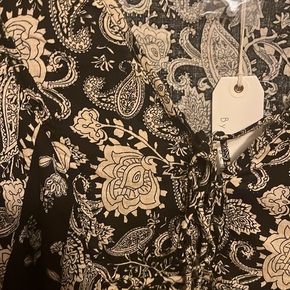 Brand new beautiful spring top - Picture 4 of 5